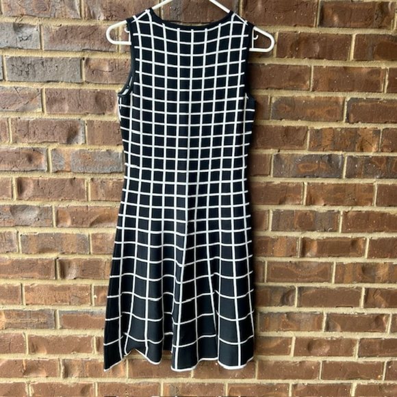 Saks 5th Ave black /white dress Size S/P Excellent condition - Picture 2 of 8